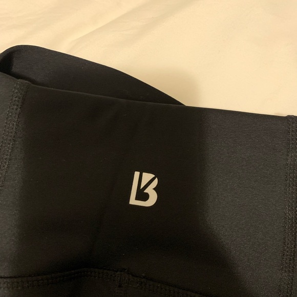 BuffBunny Oasis Leggings - Picture 2 of 4